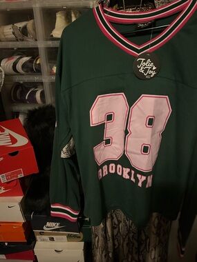 Jolie & Joy Women's Green Brooklyn Number 38 Varsity Top